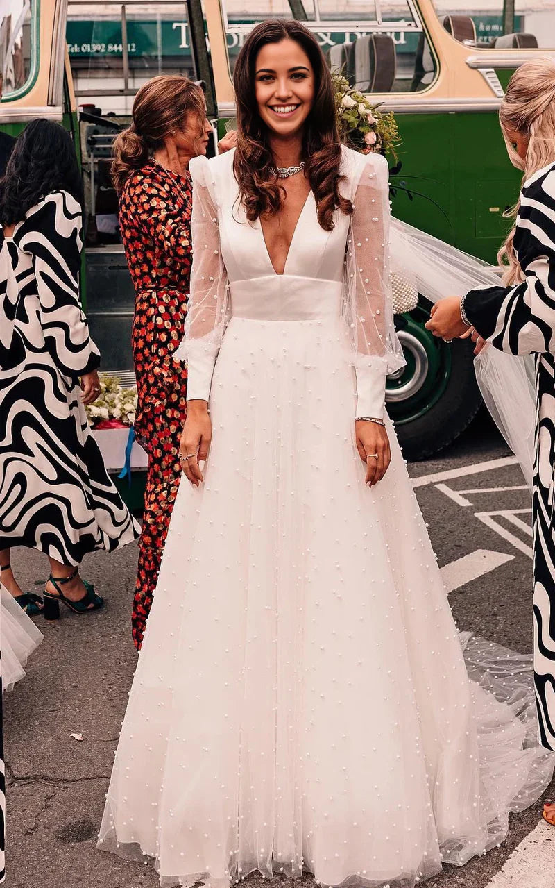 Vestido de novia informal con escote en A, encaje y cuentas, con espalda abierta